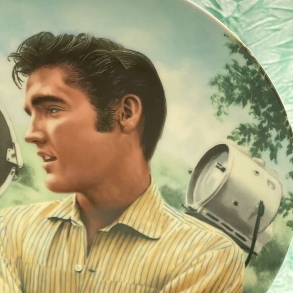 Elvis Presley Collectible Plate - Picture 2 of 5